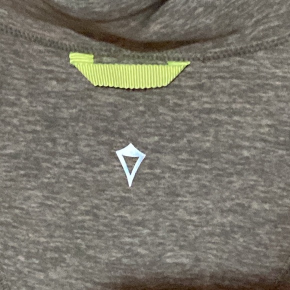 EUC woman’s size 2 Ivivva by Lululemon Define jacket super cute! - Picture 3 of 10